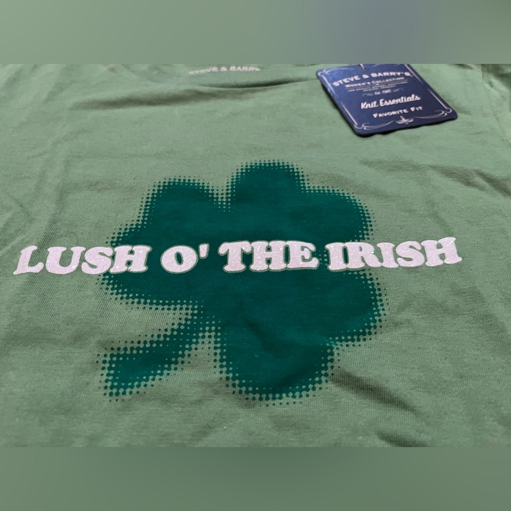 St Patrick’s Day”lush o the Irish” t-shirt
Size m
NWT